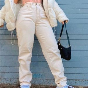 White vintage Mom Jeans 🦋